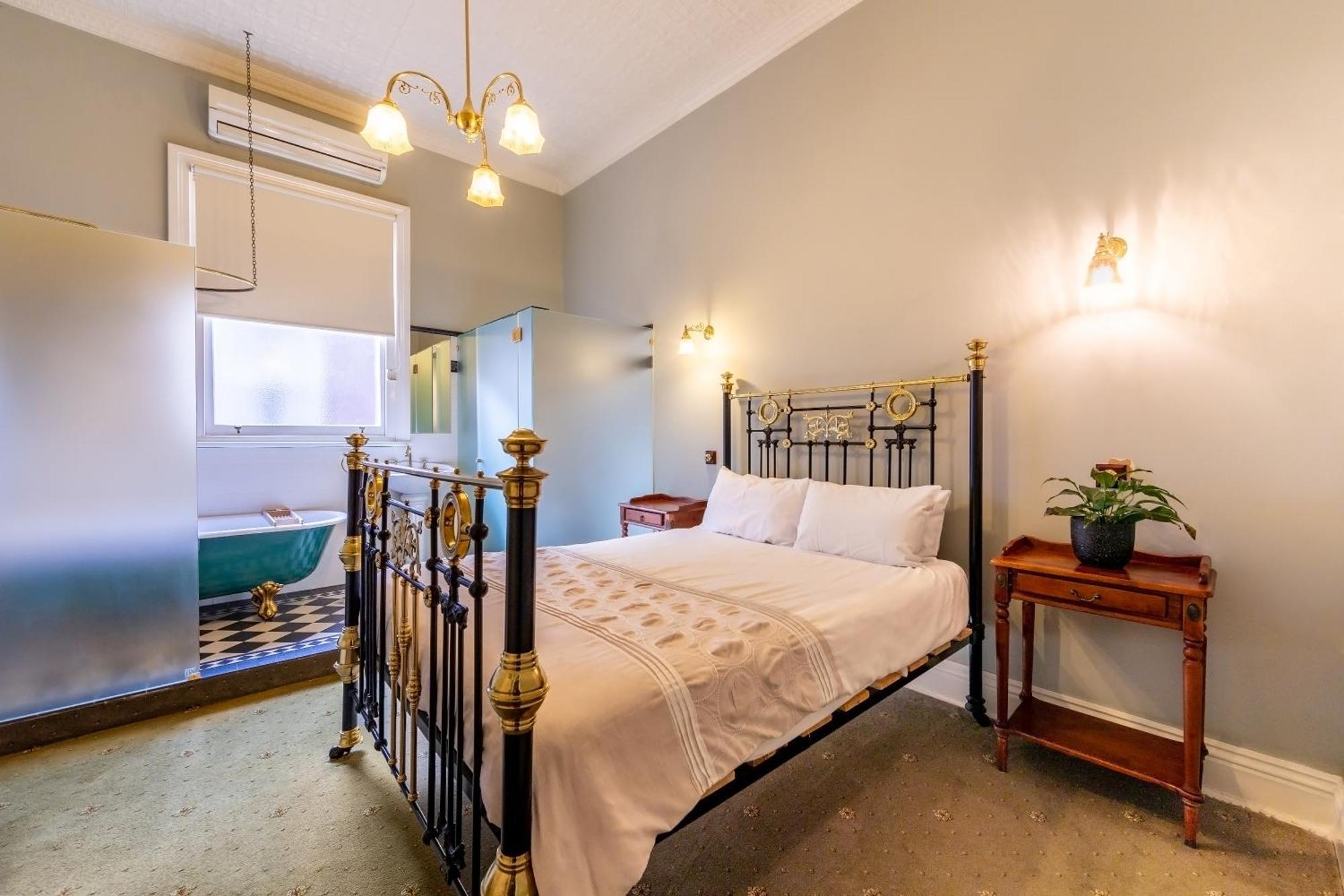 Criterion Warwick Hotel エクステリア 写真