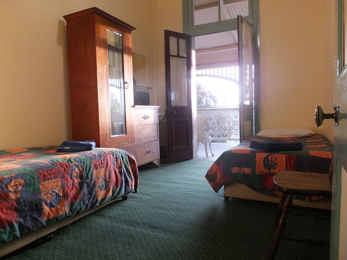 Criterion Warwick Hotel エクステリア 写真