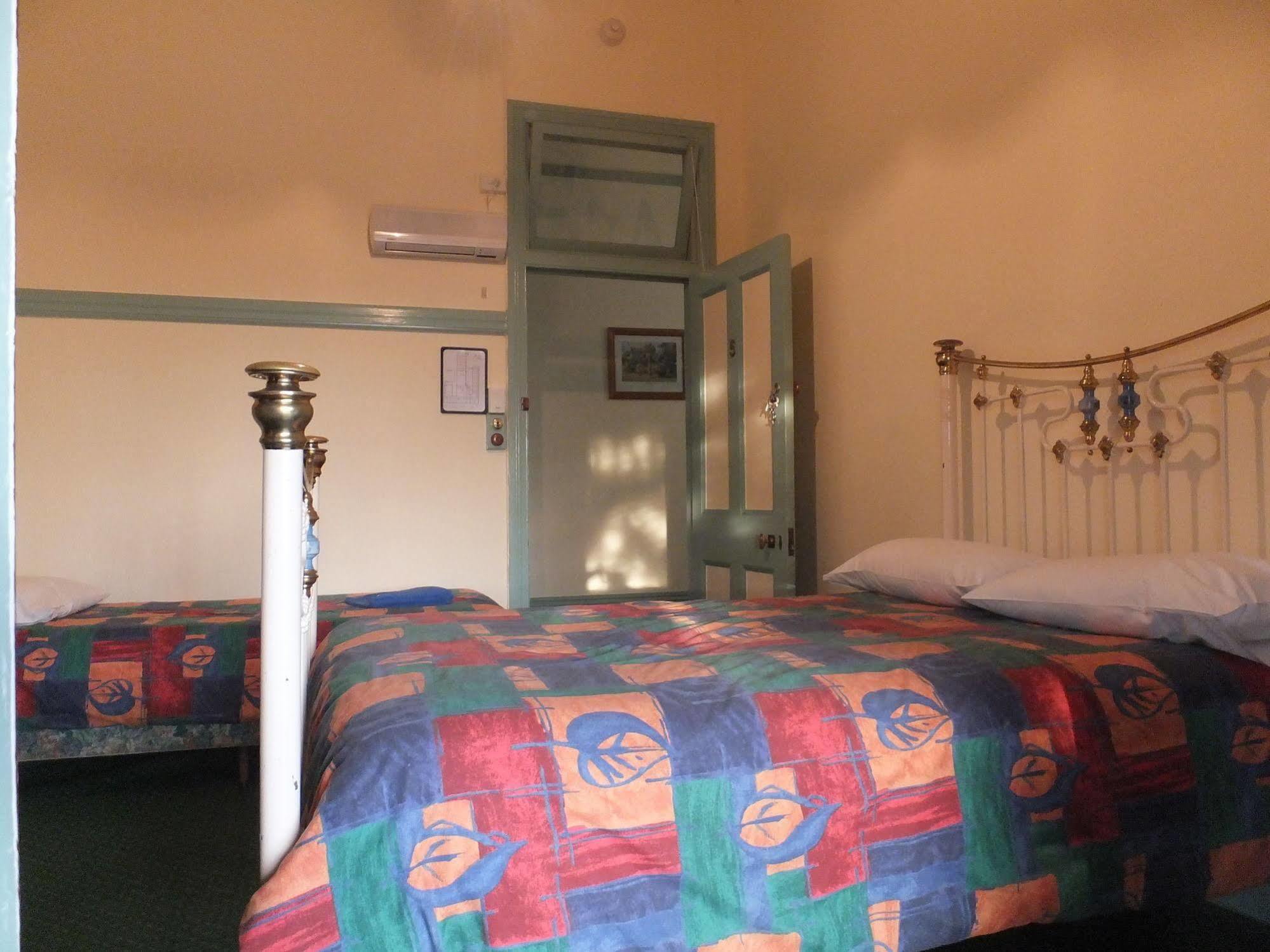 Criterion Warwick Hotel エクステリア 写真