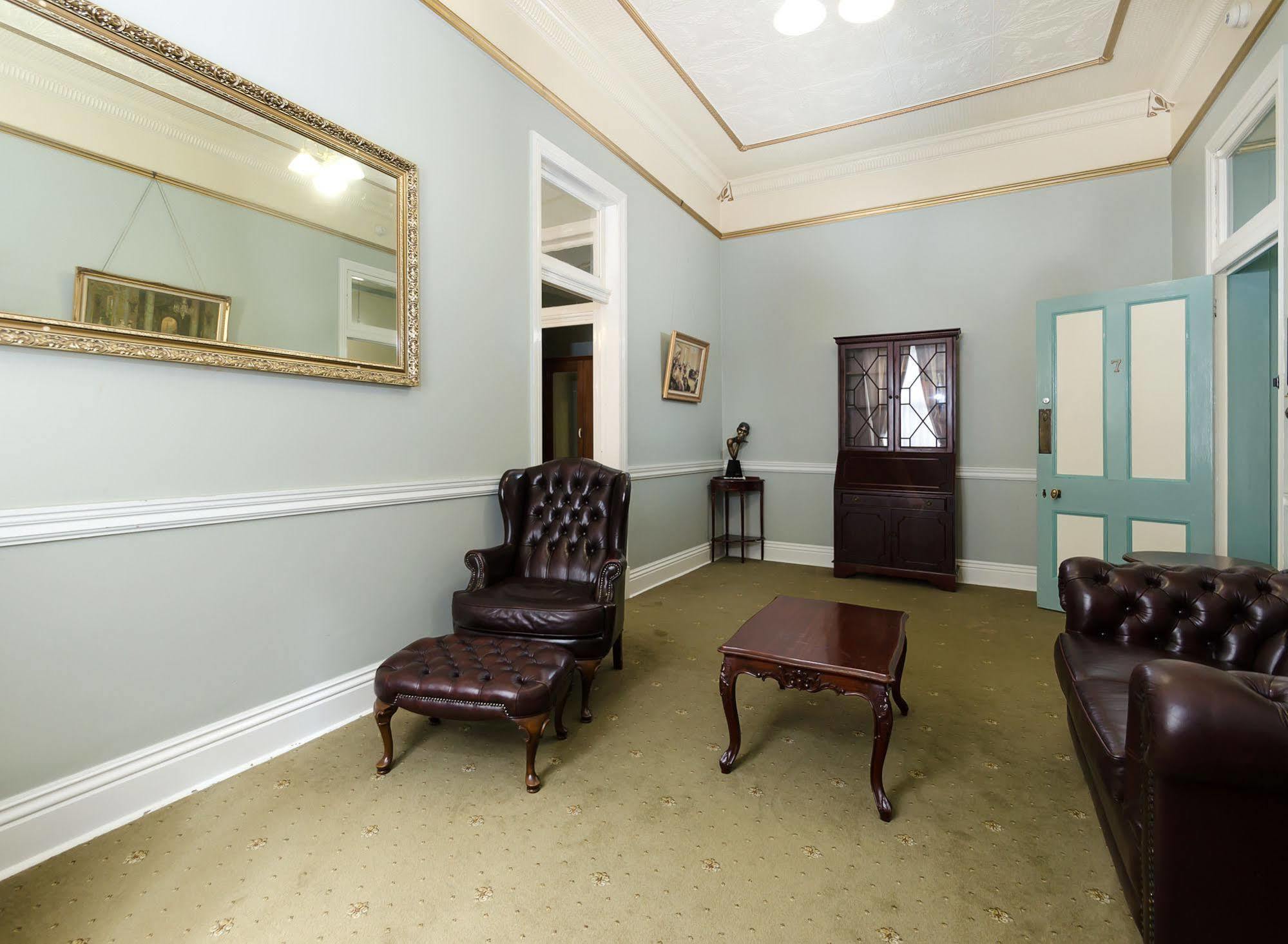 Criterion Warwick Hotel エクステリア 写真